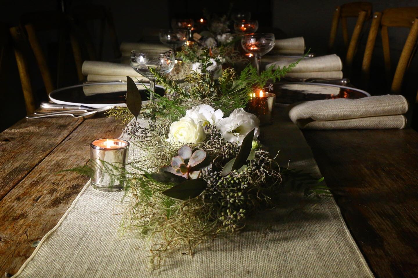 How I like my tablescapes. Wild, but with room for conversation&hellip;.
#tablescape #entertaining #winterwedding #floraldesign #flowerstagram  #floralpainting texture #mood #nycfloraldesigner
